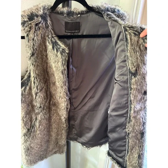 Banana Republic Womens Faux Fur Vest XL Gray Brown Open Front Chain Detail - Picture 5 of 9